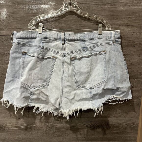 Abercrombie & Fitch Curve Love The Cutoff High Rise Distressed Shorts Size 35/20 - Picture 4 of 5